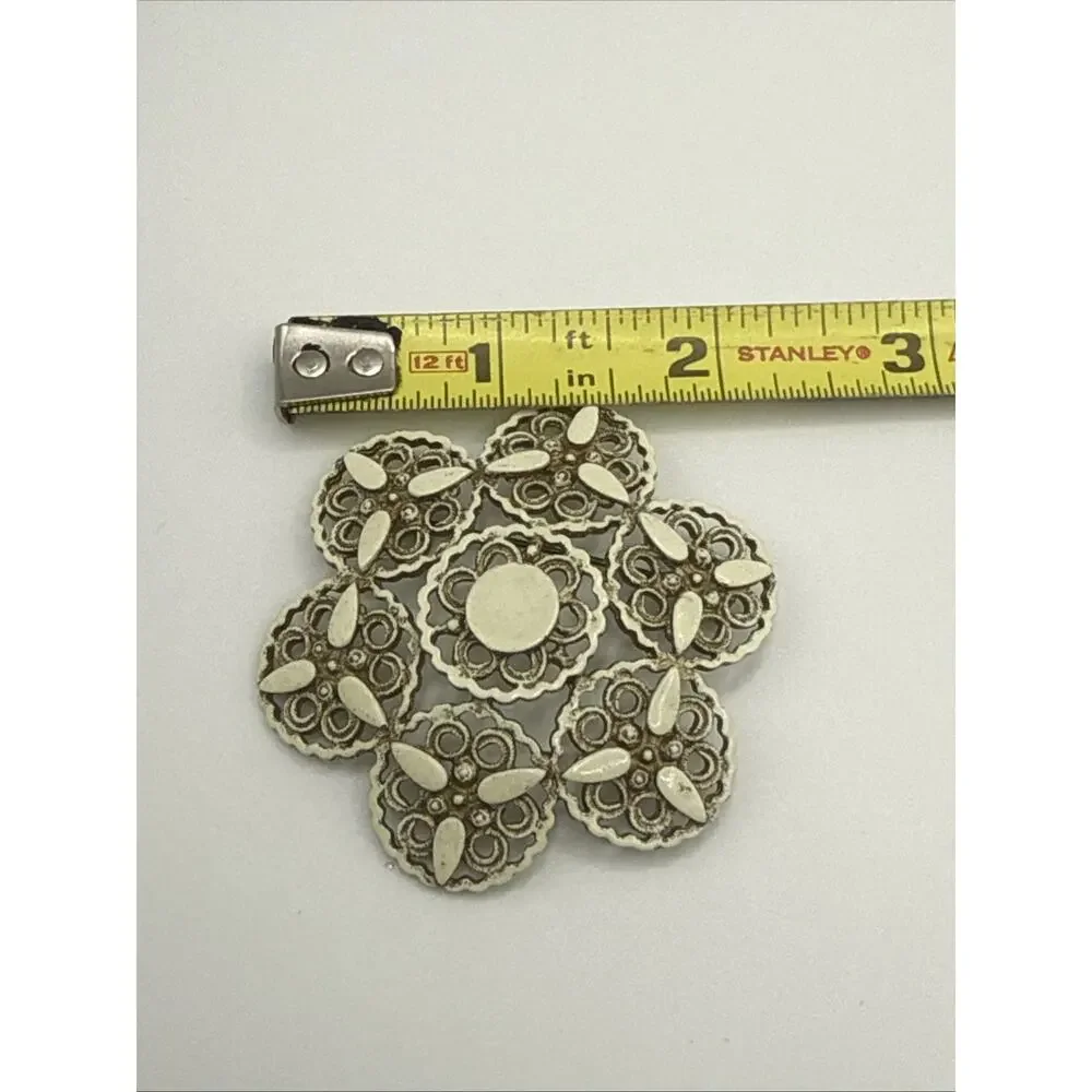 Vintage‎ Florenza ? Enamel Brooch Lace Cream White Gold Tone